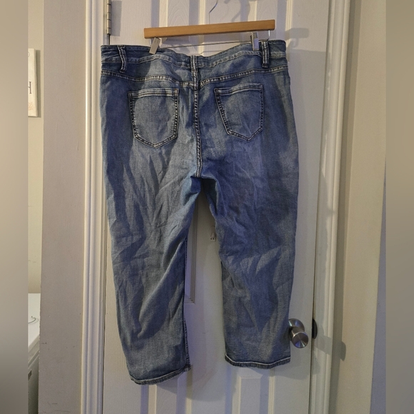 sz 20 Lane Bryant jean capris - Picture 3 of 3